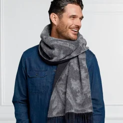The Metropolitan Museum of Art Scarves & Wraps*Roman Acanthus Scrolls Reversible Unisex Wool Scarf